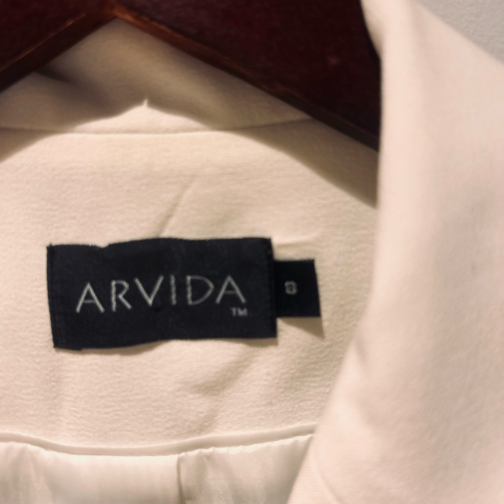 ARVIDA Cream Blazer with Black Contrast Trim – Size 8 - Picture 4 of 6